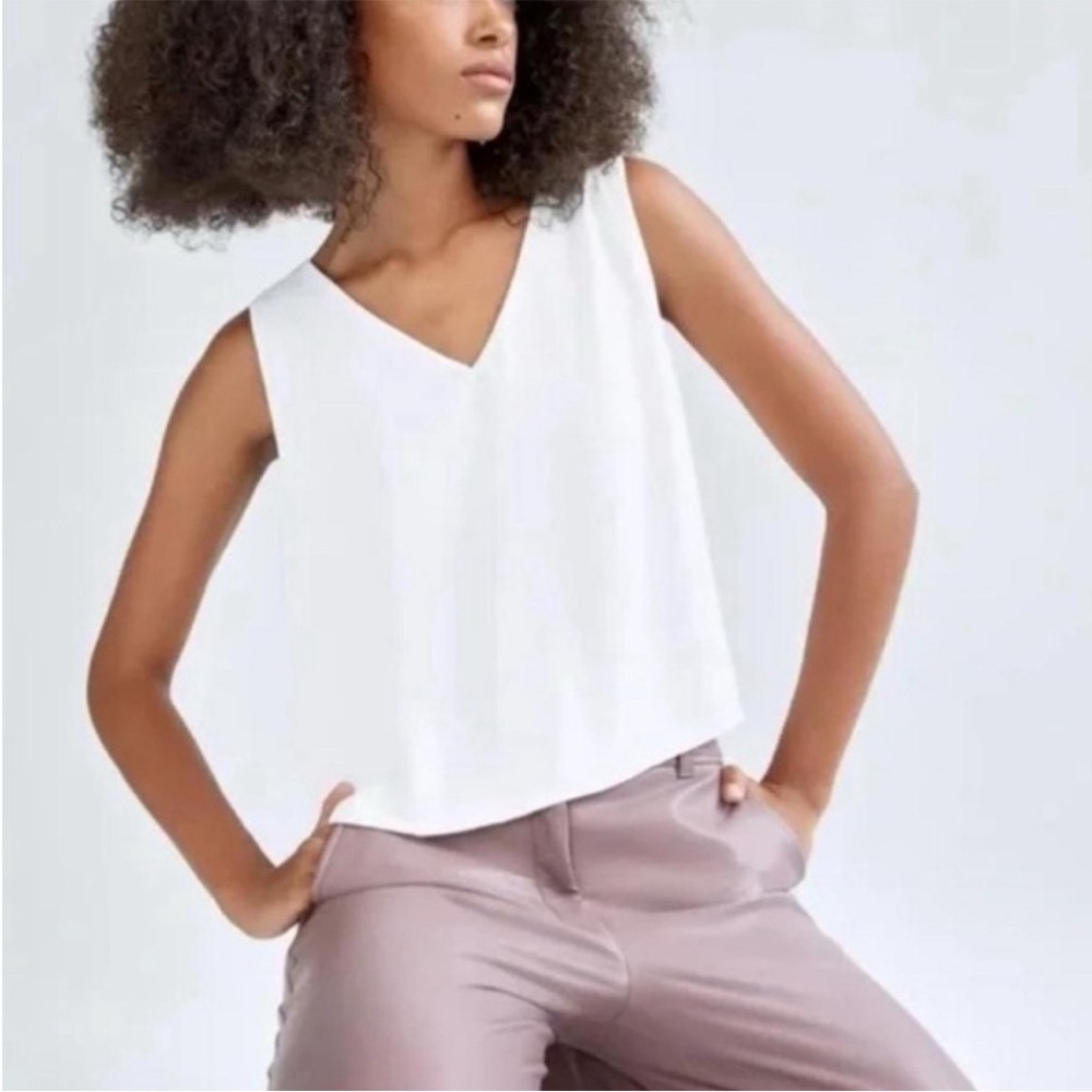 Aritzia Babaton White Sleeveless Top
